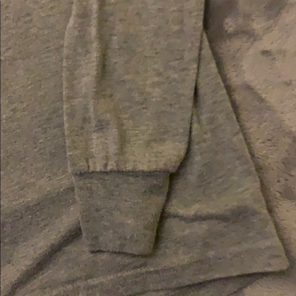 Long sleeve pullover tee shirt - Picture 2 of 2